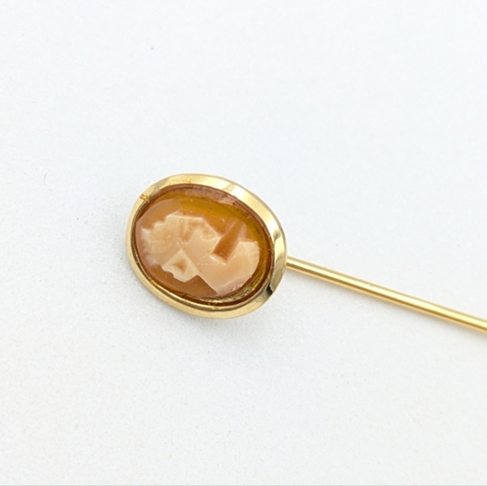 Vintage gold tone stick pin with faux cameo